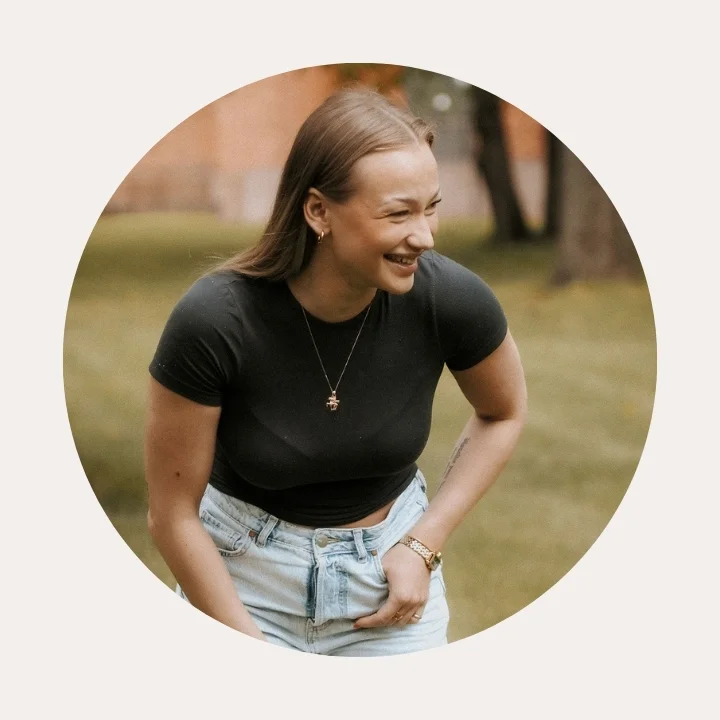 Kynsipalveluita tarjoava henkilökunnan jäsen